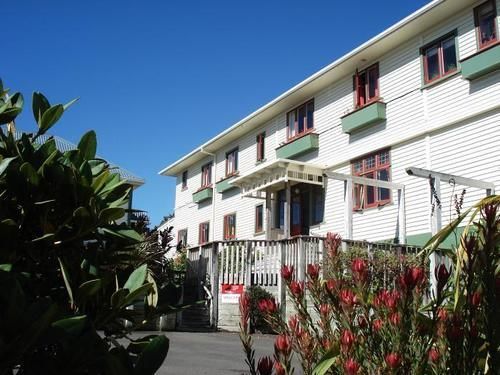 Ducks & Drakes Boutique & Backpackers 3*